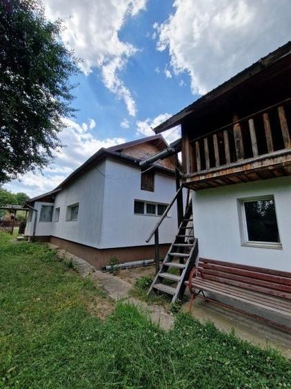 Casă individuală cu 4 camere cu Canalizare în Bălilești