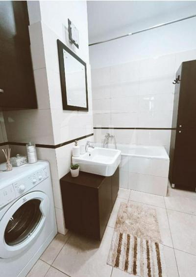 Apartament cu 2 camere semidecomandat, mobilat în Central