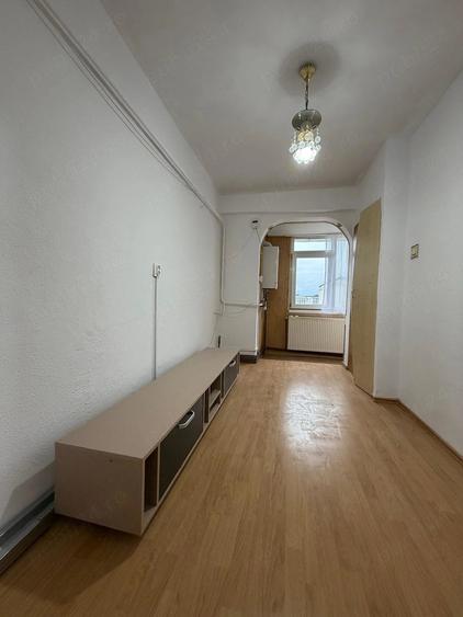 Apartament cu 3 camere decomandat în Micro 13