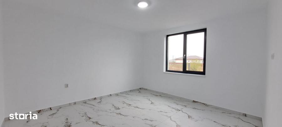 Casă cu 3 camere cu Teren 500 Mp în Săbăreni