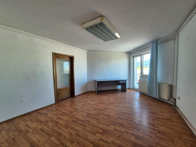 Birou, de 20 mp, în Calea București