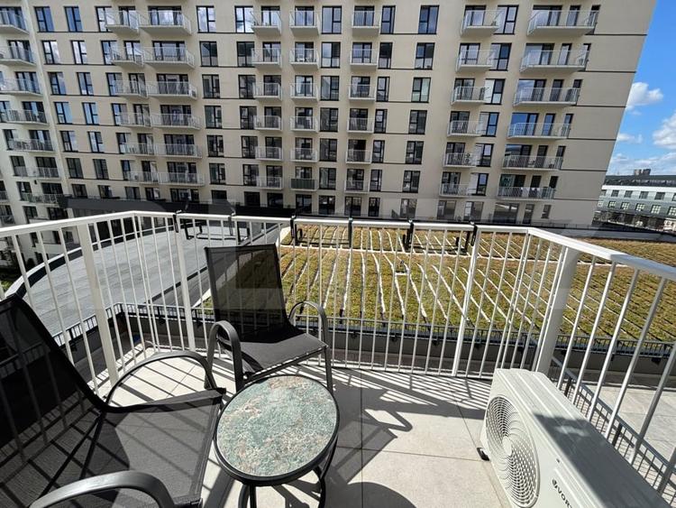 Apartament cu 2 camere semidecomandat, mobilat în Baza 3