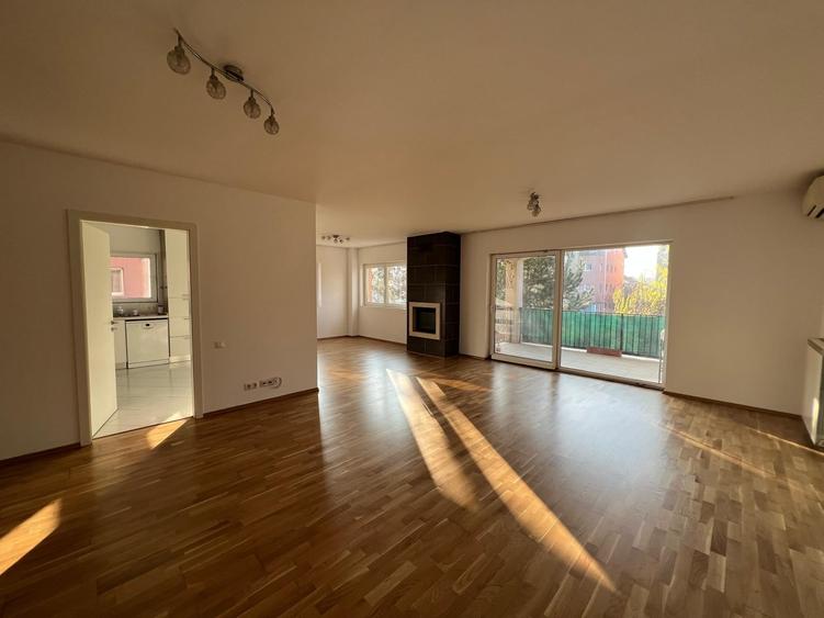 Apartament cu 4 camere decomandat în Pipera — fotografia 3