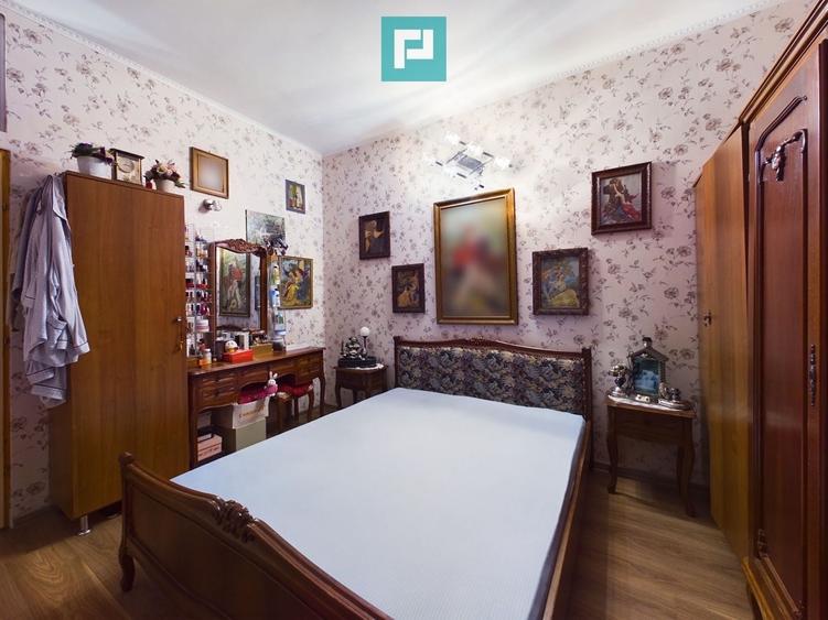 Casă individuală cu 8 camere cu Canalizare în Pârneava