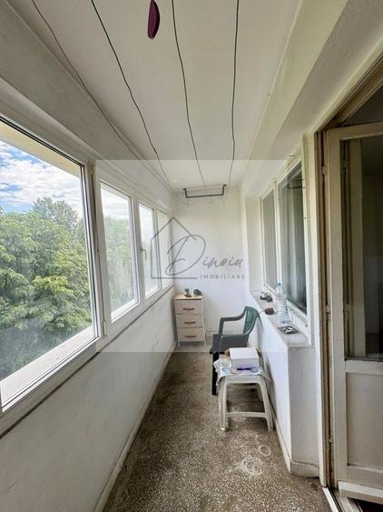Apartament cu 3 camere semidecomandat în Alexandru Obregia