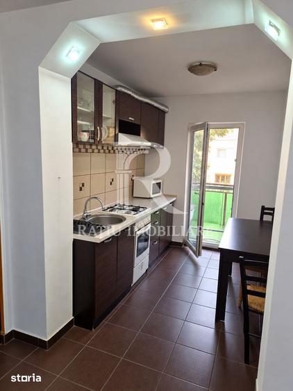 Apartament cu 3 camere decomandat, mobilat în Decebal