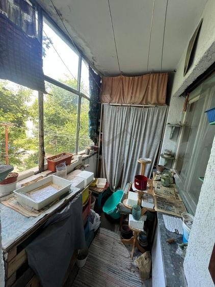 Apartament cu 4 camere semidecomandat în Podu Roș