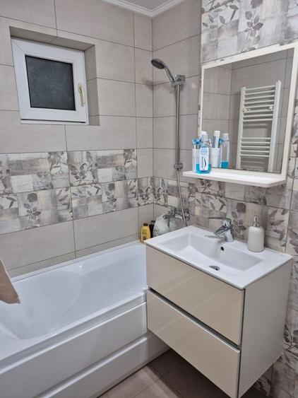 Apartament cu 3 camere decomandat, mobilat în Est