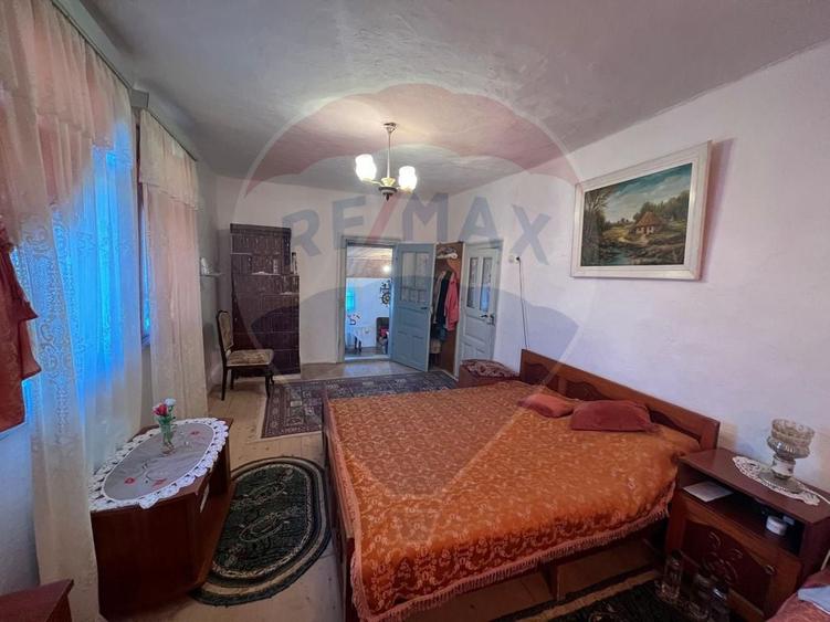 Casă cu 4 camere cu Teren 1000 Mp în Mihălceni
