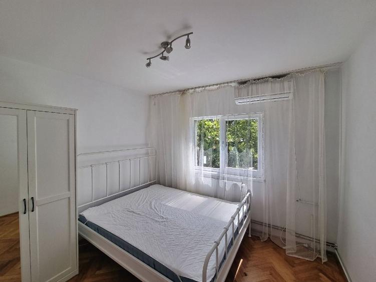 Apartament cu 3 camere semidecomandat, mobilat în Girocului
