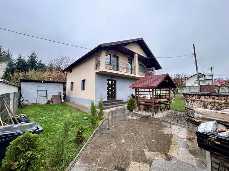 Casă individuală cu 5 camere cu Canalizare în Central