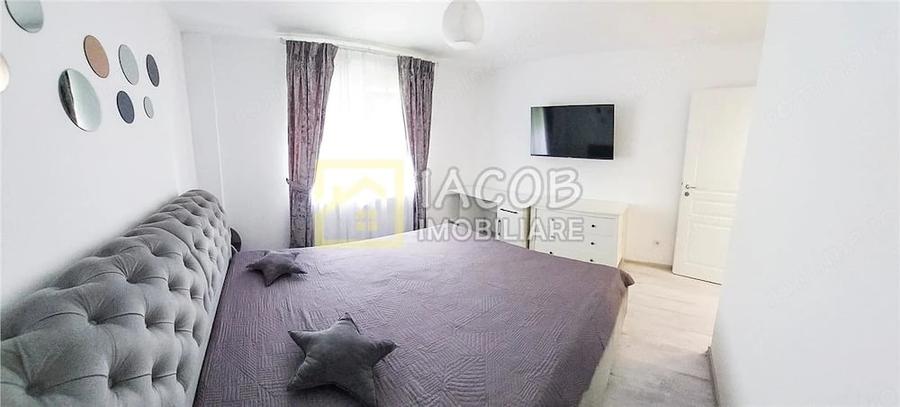Apartament cu 3 camere decomandat în Republicii