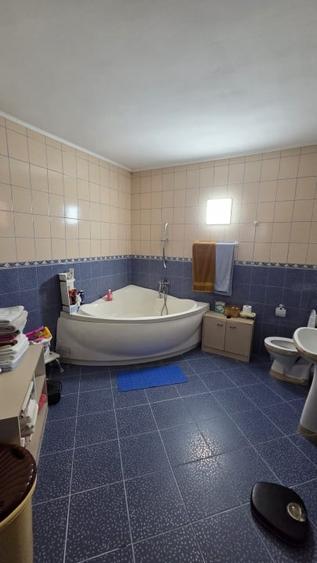 Casă individuală cu 5 camere cu Canalizare în Aurel Vlaicu