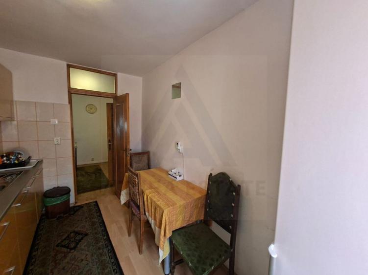 Apartament cu 3 camere decomandat, mobilat în Sub Arini