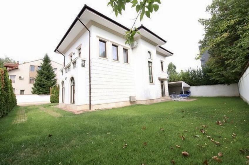 Casă individuală cu 6 camere cu Piscina în Pipera