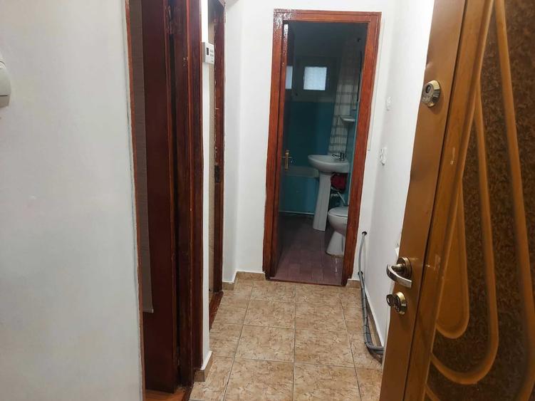 Garsonieră decomandată în Broșteni