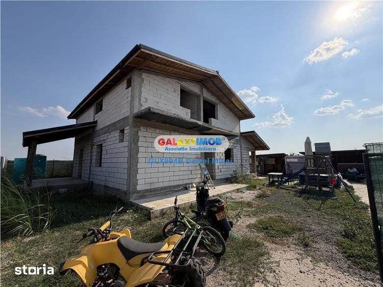 Casă cu 8 camere cu Teren 500 Mp în Clinceni