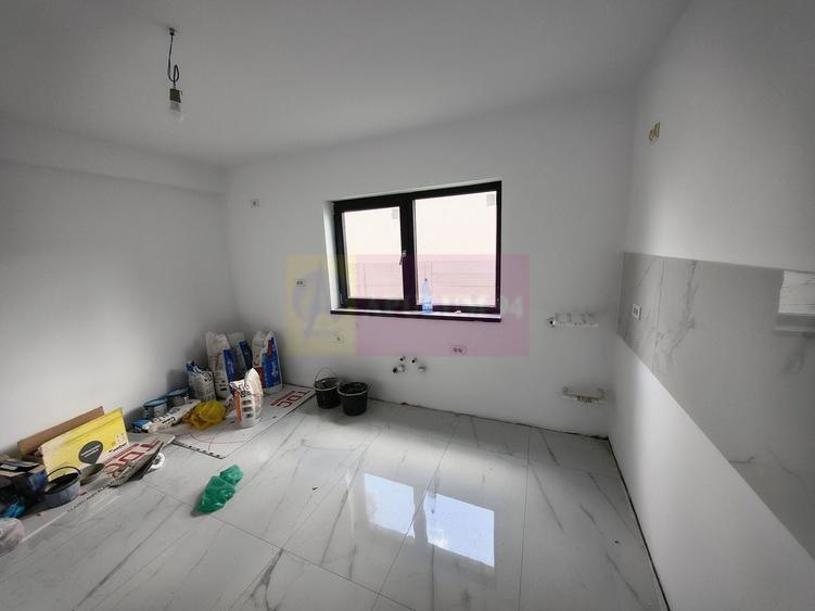 Casă individuală cu 4 camere cu Canalizare în Est