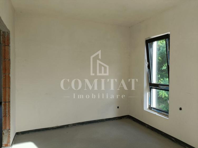 Casă individuală cu 4 camere cu Canalizare în Luna de Sus