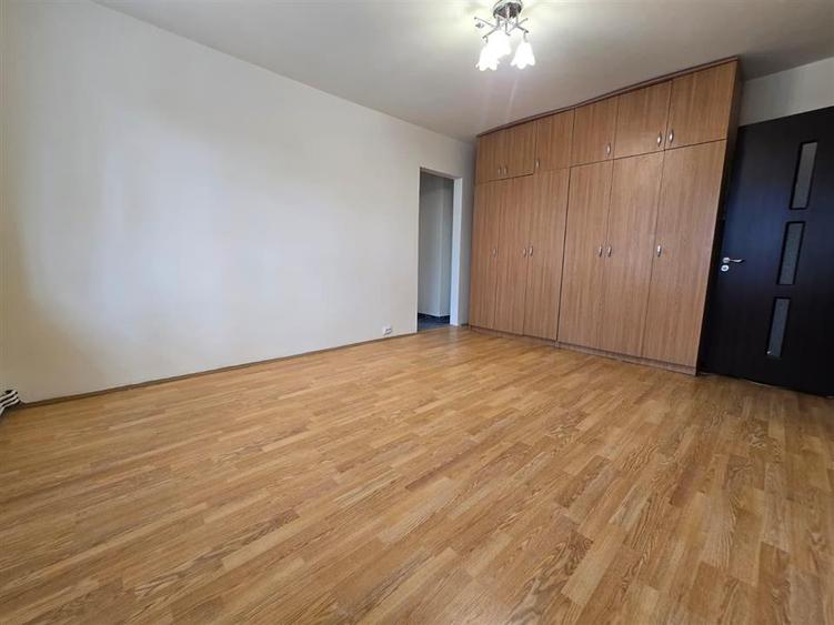 Apartament cu 2 camere semidecomandat în Mircea cel Bătrân