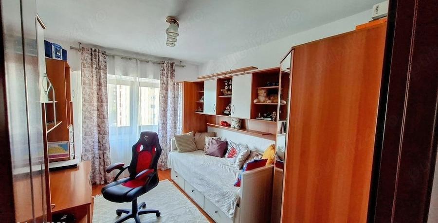 Apartament cu 3 camere decomandat în Scriitorilor