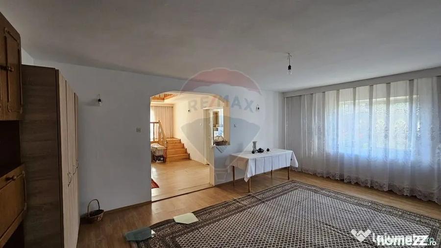 Casă cu 5 camere cu Teren 2078 Mp în Bogata