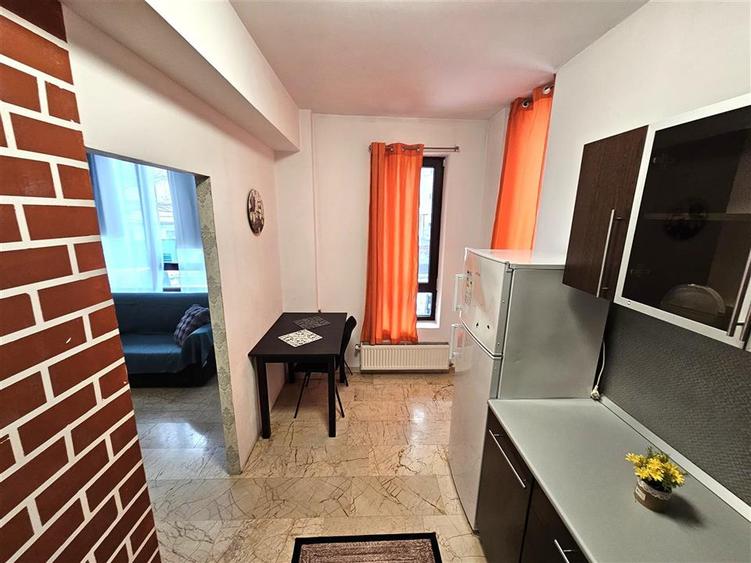 Apartament cu 2 camere decomandat, mobilat în Ultracentral