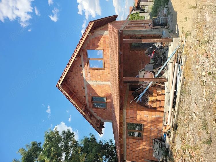 Casă cu Teren 790 Mp în Victor Vlad Delamarina