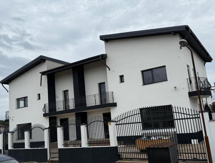 Duplex cu 6 camere cu Canalizare în Joița