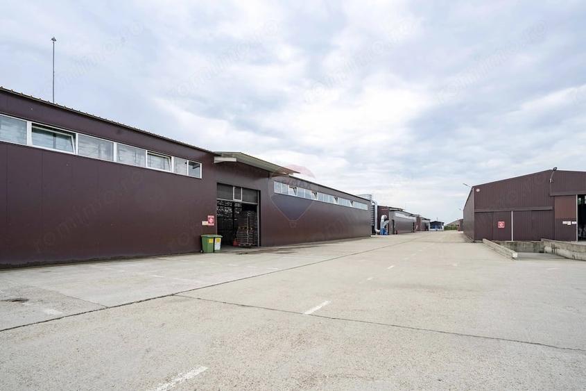 Spațiu comercial, de 3,300 mp, în Sântion
