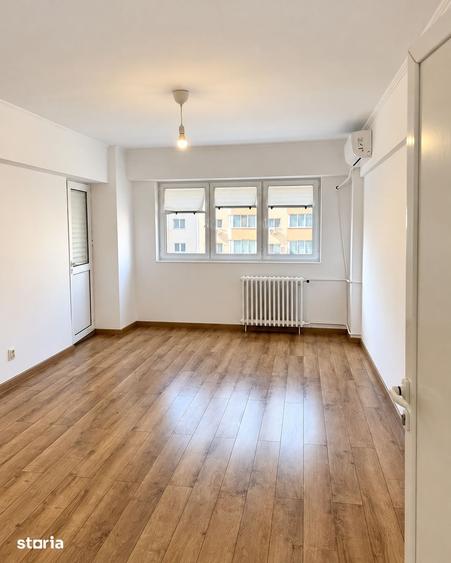 Apartament cu 4 camere semidecomandat în Moșilor