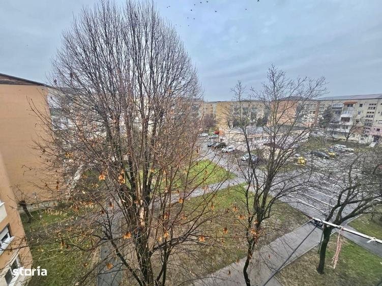 Apartament cu 3 camere decomandat în Micro 17
