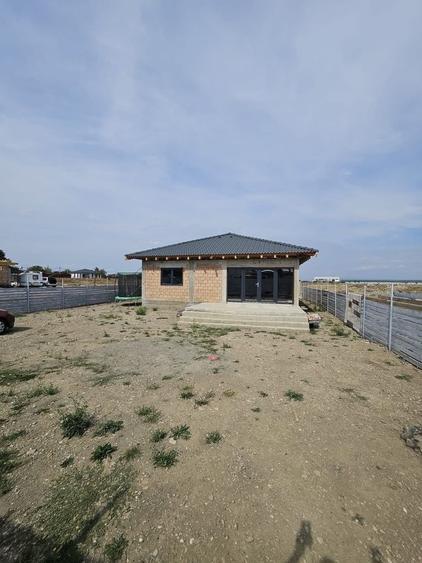 Casă cu 3 camere în Cărpiniș