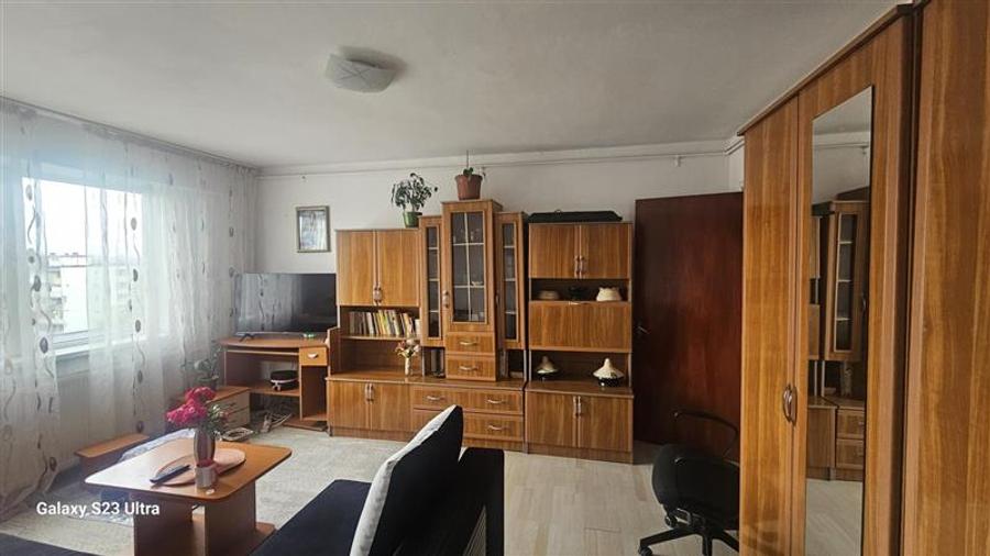 Apartament cu 2 camere semidecomandat în Berceni