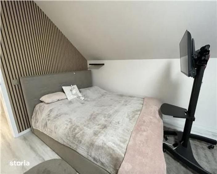 Casă cu 4 camere decomandat în Șura Mare