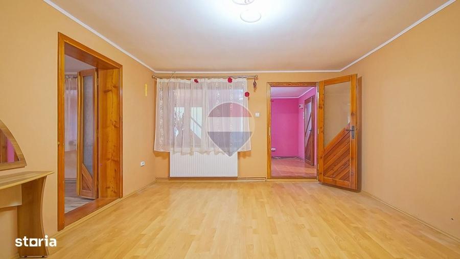 Casă cu 3 camere în Purcăreni