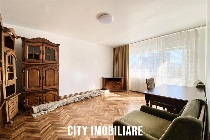 Apartament cu 4 camere decomandat în Semicentral