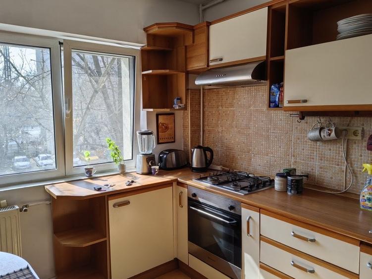 Apartament cu 4 camere circular, mobilat în Băneasa