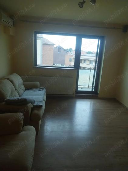Apartament cu 3 camere în Polivalentă