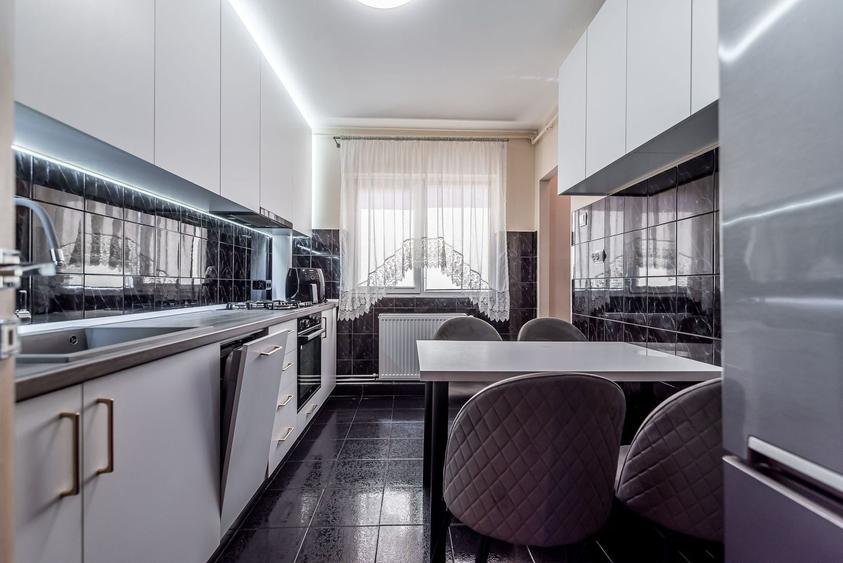 Apartament cu 5 camere decomandat, mobilat în Micălaca