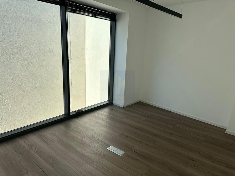 Apartament cu 4 camere semidecomandat, mobilat în Unirii