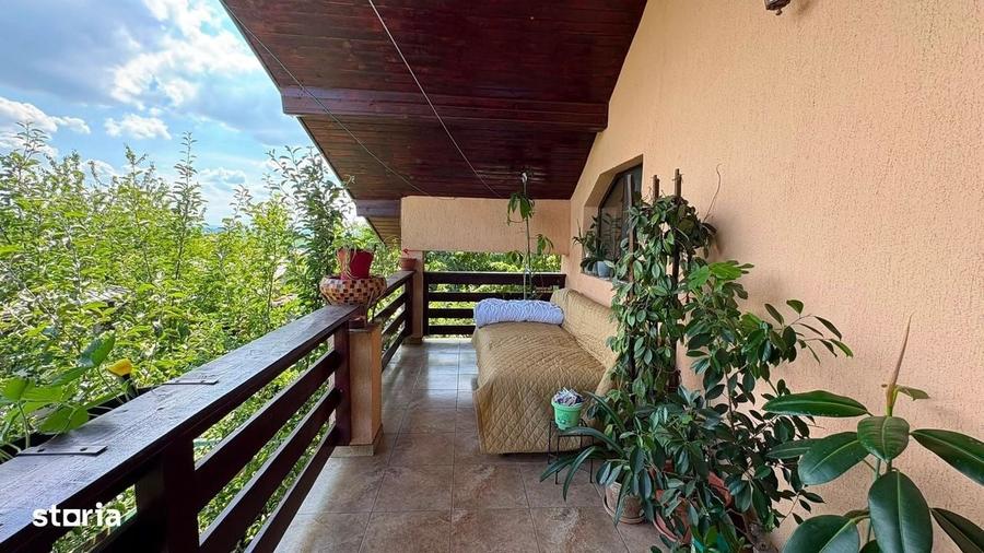 Casă cu 4 camere cu Teren 761 Mp în Aroneanu
