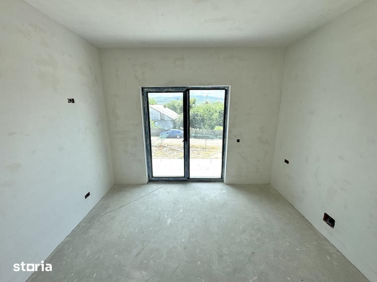 Casă cu 4 camere cu Teren 200 Mp în Holboca