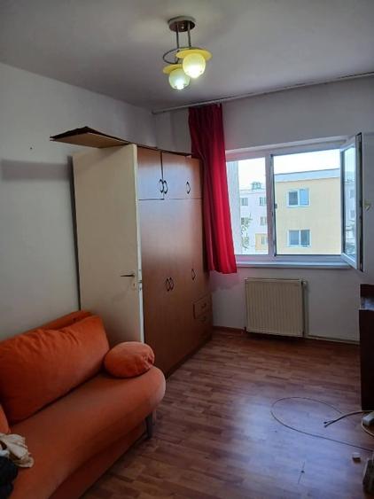 Apartament cu 3 camere decomandat în Lenin