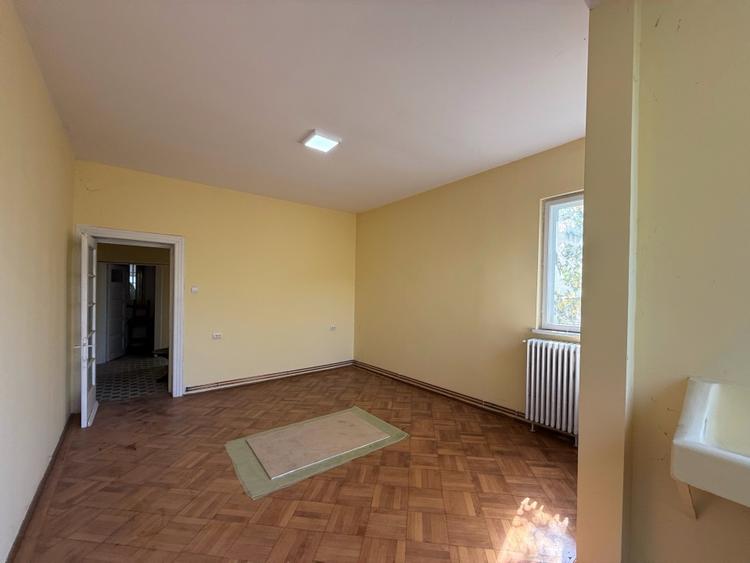 Casă individuală cu 3 camere cu Canalizare în Ultracentral