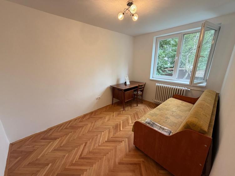 Apartament cu 3 camere decomandat, mobilat în Plopilor