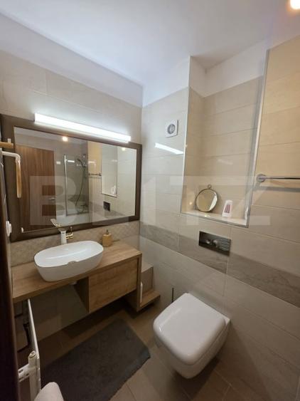 Apartament cu 3 camere semidecomandat, mobilat în Bună Ziua