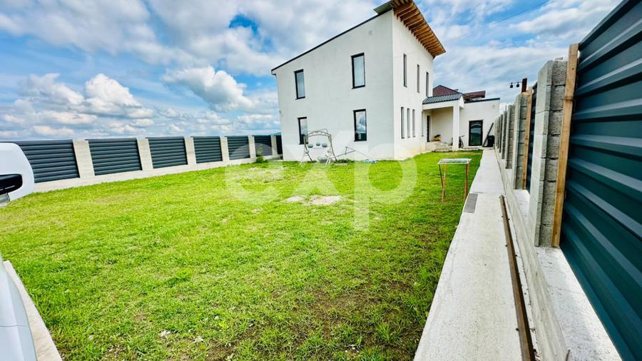 Casă cu 4 camere cu Teren 550 Mp în Săcueni