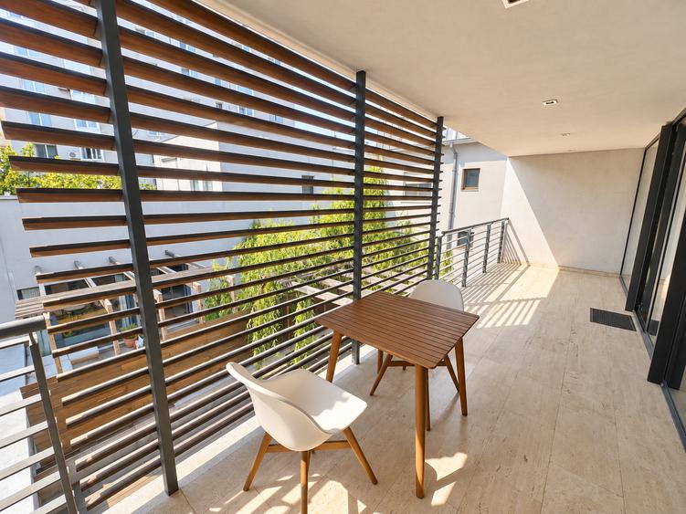 Apartament cu 4 camere decomandat în Dorobanți