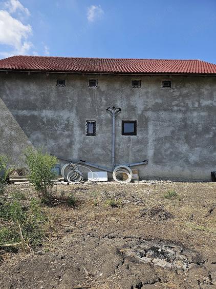 Casă cu Teren 850 Mp în Halânga